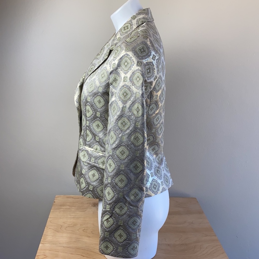 Women’s Patterned Jacquard Blazer - Green Metallic - Picture 6 of 16